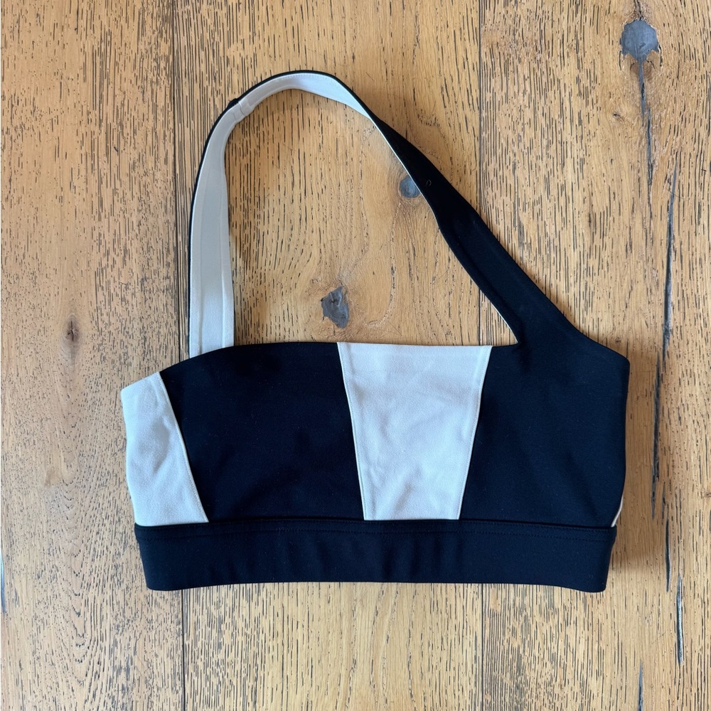 Le Ore One Shoulder Colorblock Sports Bra